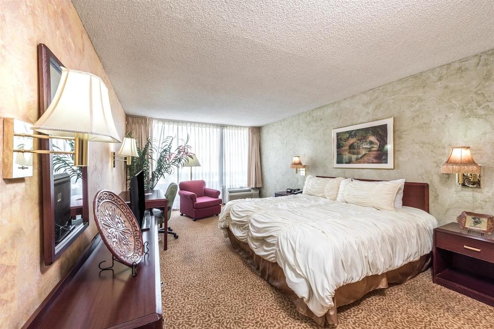 Staybridge Suites Dallas Market Ctr Love Field, An Ihg Hotel Экстерьер фото