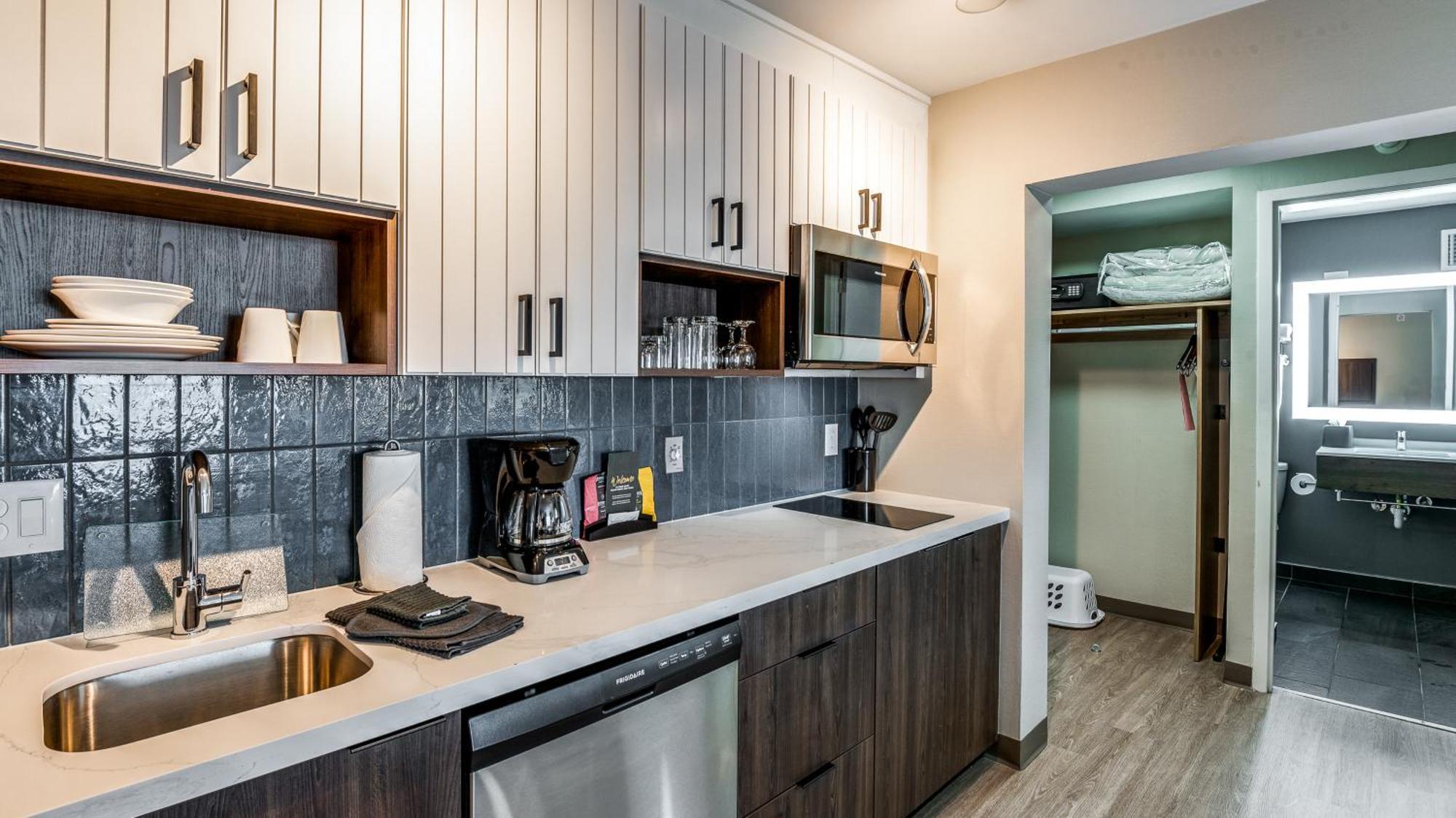 Staybridge Suites Dallas Market Ctr Love Field, An Ihg Hotel Экстерьер фото